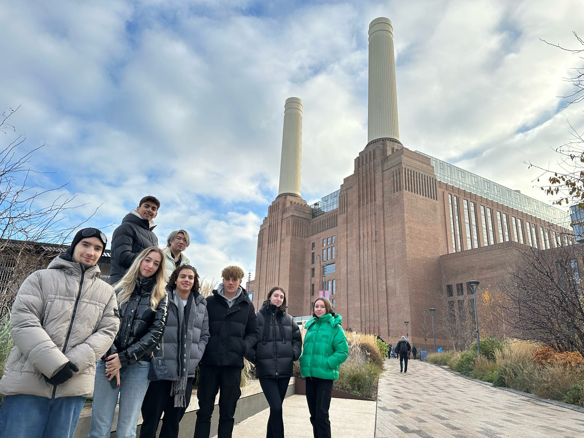 a-level-business-students-analyse-battersea-power-station-dld-college